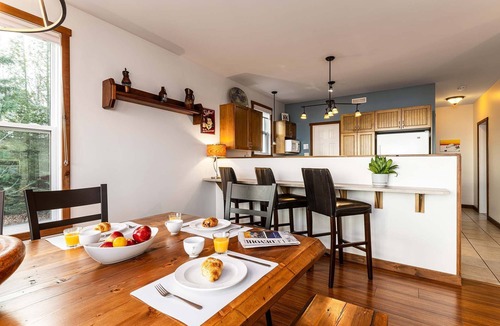 Petite-Riviere-Saint-Francois Ski Chalet | 14 guests with SPA | Chalet LaPaix-Ski