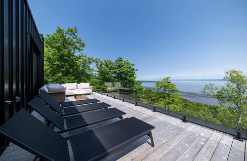 Petite-Riviere-Saint-Francois Villa | The Föss, River, Sauna & Spa