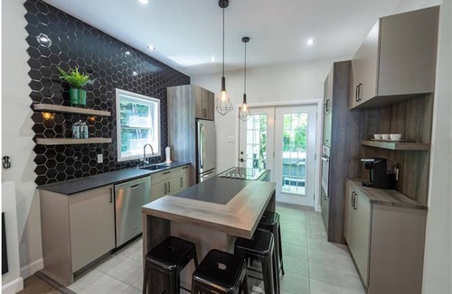 Petite-Riviere-Saint-Francois House | Swimming pool, spa and view of the St Lawrence River!