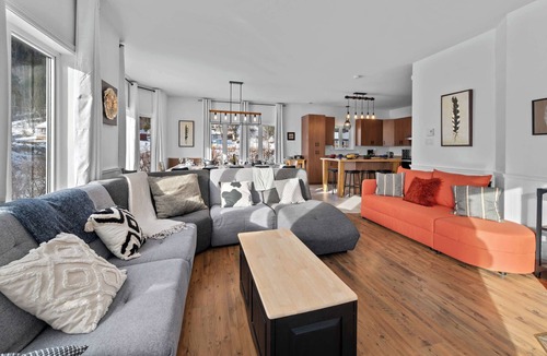 Petite-Riviere-Saint-Francois House | Albatros | Spa, Pool Table & River View