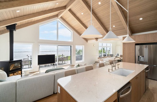 Petite-Riviere-Saint-Francois House | Spectacular Saint Lawrence River Views