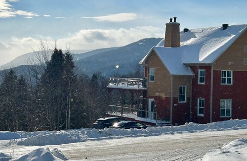 Petite-Riviere-Saint-Francois Condo | Country cottage features impressive views of the St Lawrence River
