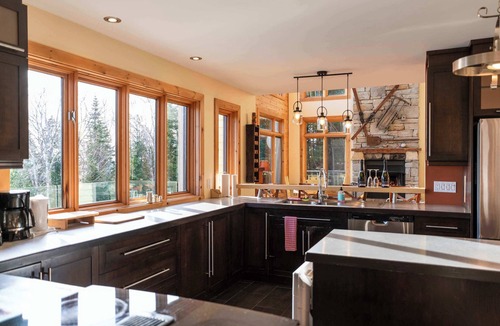 Petite-Riviere-Saint-Francois Ski Chalet | A stunning View with a private Spa | L'Aponi