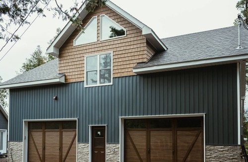 L'lle-du-Grand-Calumet Ski Chalet | Waterfront lux loft 2 bed/r perfect 1 or 2 couples