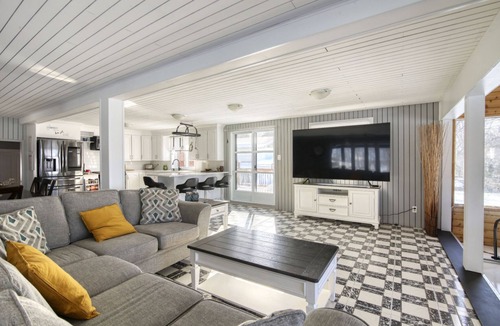 Noyan House | Le Noyan un Paradis - Heated swimming pool opens May 15, 2026 and closes Sept. 7, 2026