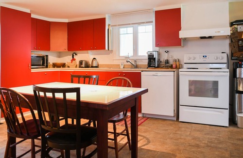 Saint-Laurent-de-l'ile d'Orleans Cottage | Two storey house located on the St-Lawrence river with 3 bedrooms 3 double beds.