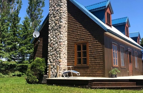 Saint-Laurent-de-l'ile d'Orleans House | The river house in the fields