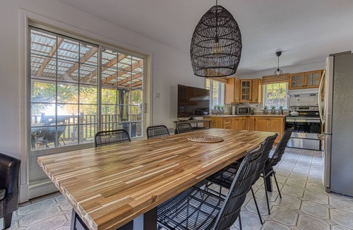 Saint-Laurent-de-l'ile d'Orleans House | Chalet bord de l'eau avec plage à deux pas de la ville Québec!