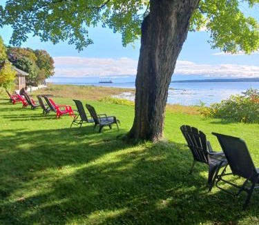 Saint-Laurent-de-l'ile d'Orleans Hotel | Auberge Les Blancs Moutons