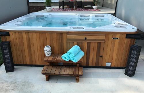 Saint-Laurent-de-l'ile d'Orleans House | Summer: Villa Pool & Spa | 39 Ppl | 8 BR | 9 Bath