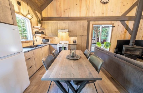 Sainte-Euphemie-sur-Riviere-du-Sud Ski Chalet | Spa and Nature | Chalet des Pins Rouge