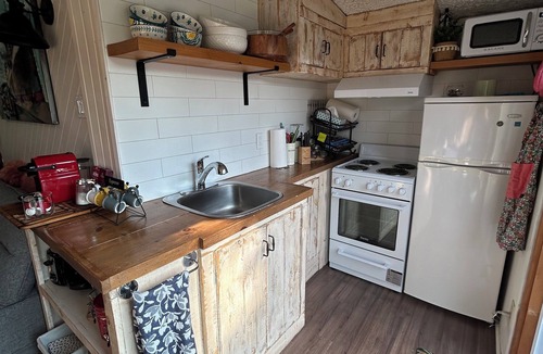 Sainte-Lucie-des-Laurentides Ski Chalet | Cozy 2-Bedroom Chalet with exclusive Lake access- Your Peaceful Getaway