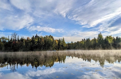 Lac-Swell Cottage | Warm Boho Chalet | Hot Tub | Lake | Fireplace | AC