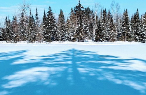 Lac-Swell Cottage | Warm Boho Chalet | Hot Tub | Lake | Fireplace | AC
