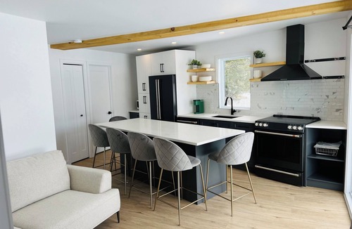 Sainte-Marcelline-de-Kildare Ski Chalet | Chalet on the water