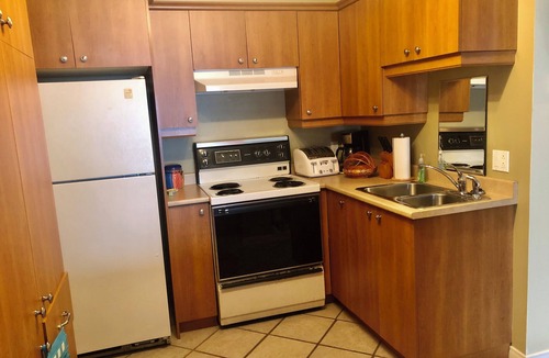 Sainte-Marguerite-du-Lac-Masson Apartment | Bright Lakeside 1 Bedroom Studio Across from Lac Masson - Trails & Village