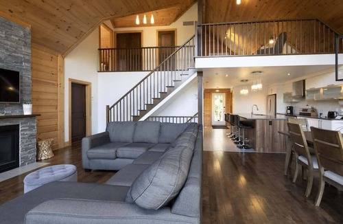 Sainte-Marguerite-du-Lac-Masson Ski Chalet | Edge of Lake Walfred - Spa - Chinook Club Walfred