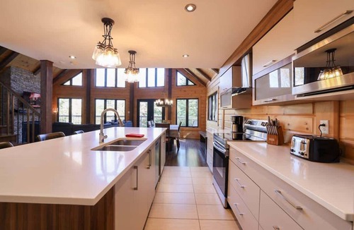 Sainte-Marguerite-du-Lac-Masson Ski Chalet | Access to Lake Walfred - Spa - Alizée Club