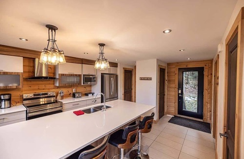 Sainte-Marguerite-du-Lac-Masson Ski Chalet | Access to Lake Walfred - Spa - Alizée Club