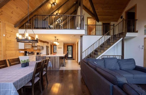 Sainte-Marguerite-du-Lac-Masson Ski Chalet | Access to Lake Walfred - Spa - Alizée Club