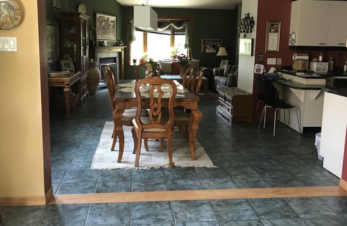 Sainte-Marguerite-du-Lac-Masson House | Lakeview Cottage