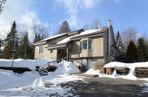 Sainte-Marguerite-du-Lac-Masson House | Lakeview Cottage
