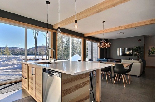 Sainte-Marguerite-du-Lac-Masson Ski Chalet | Le Panache: Bord de Lac, Spa, Table Billard