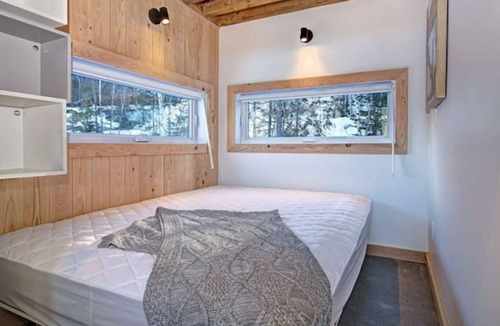 Sainte-Marguerite-du-Lac-Masson Cabin | Vrbo Property