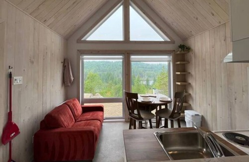 Sainte-Marguerite-du-Lac-Masson Cabin | Vrbo Property