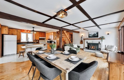 Sainte-Marguerite-du-Lac-Masson House | Le Chat Sauvage | Hot tub | Steam Bath