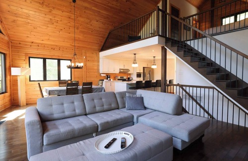 Sainte-Marguerite-du-Lac-Masson Ski Chalet | Lakefront - Spa - Pool table | Mistral 154