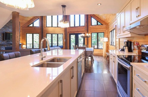 Sainte-Marguerite-du-Lac-Masson Ski Chalet | Lakefront - Spa - Pool table | Mistral 154
