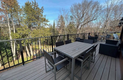 Sainte-Marguerite-du-Lac-Masson Ski Chalet | Lakefront - Spa - Pool table | Mistral 154