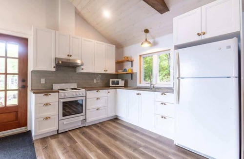 Sainte-Therese-de-la-Gatineau Cottage | Fully renovated cottage on Lac 31 milles