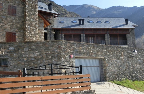 Alt Aneu House | "CA SOLLETA" Mountain house 20 min. of the Peülla Vaqueira-Beret.