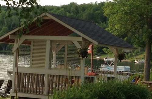 Restoule House | COZY COMMANDA MAPLE HILL LODGE