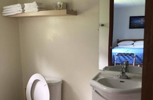 Rossport Hotel | Coach House Motel 20 km East Terrace Bay