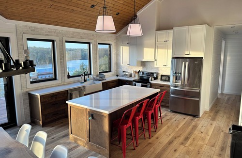 Unorganized Centre Parry Sound Cottage | Lakefront Sunset Oasis (sleeps 17)