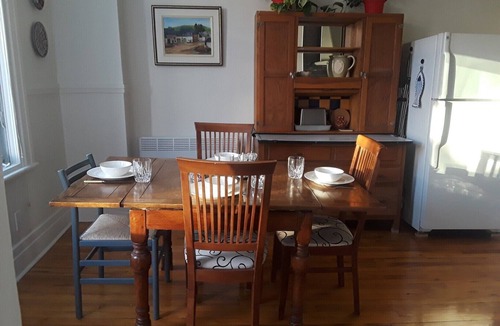 Villeray Apartment | 2 BEDROOM + OFFICE + FAST INTERNET + QUIET, SAFE & FRIENDLY NEIGHBORHOOD!