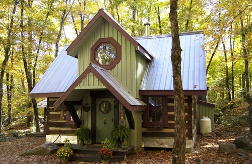 Nipissing Township House | Cabaña de lona rústica en un camping de lujo todo incluido en Ontario, Canadá
