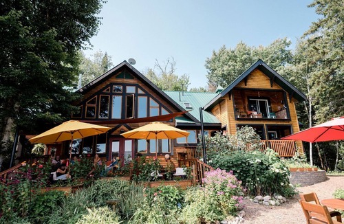 Nipissing Township House | Cabaña de lona rústica en un camping de lujo todo incluido en Ontario, Canadá