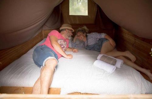 Saint-Jean-les-Deux-Jumeaux Other | cabane sur pilotis les pieds dans l'eau