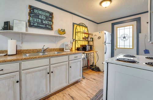 Concan Cottage | 'cabana Luna' Cabin w/Deck, Swing & Fire Pit!