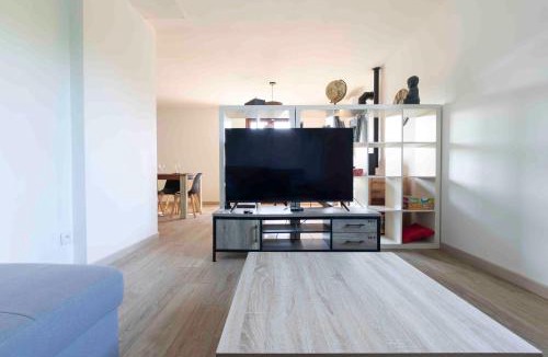 Pierre-de-Bresse House | Cabana & Pavillon Bressan - Garden, Parking