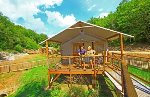 Saint-Amand-de-Coly Cabin | Cabane 3 étoiles - Piscine - ccbfgi0