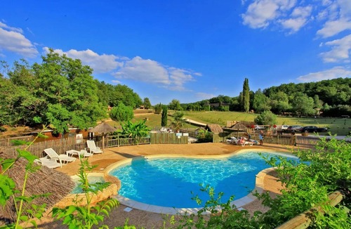 Saint-Amand-de-Coly Cabin | Cabane 3 étoiles - Piscine - ccbfgih