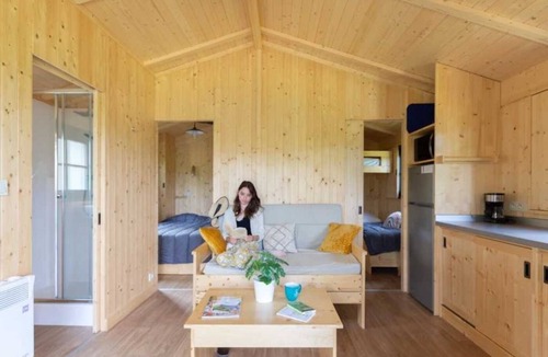 Marcillac-la-Croisille Cabin | Cabane 3 étoiles - Piscine - eeiiff