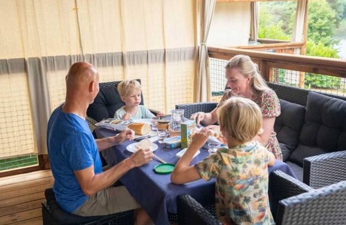 Marcillac-la-Croisille Cabin | Cabane 3 étoiles - Piscine - eeiiff
