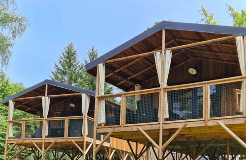 Marcillac-la-Croisille Cabin | Cabane 3 étoiles - Piscine - eeiiff