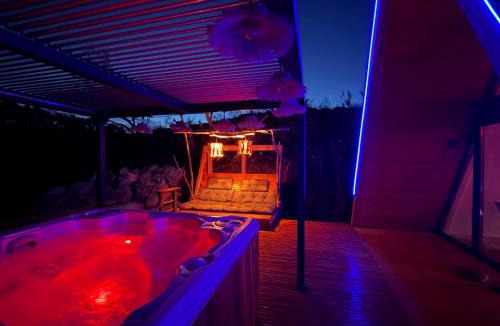 Durban-Corbieres Ski Chalet | Cabane A-Frame insolite avec Spa Privatif